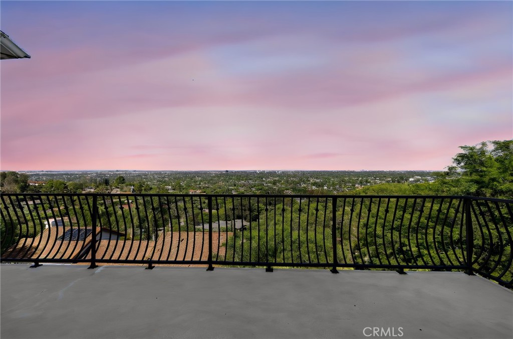 https://media.crmls.org/medias/cc6da5d3-2775-4507-968e-631ced590a75.jpg?preset=X-Large