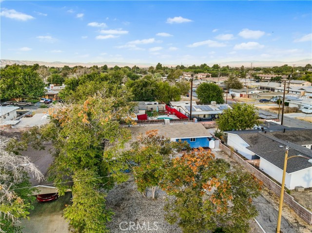 Detail Gallery Image 4 of 20 For 44715 Gingham Ave, Lancaster,  CA 93535 - 4 Beds | 2 Baths