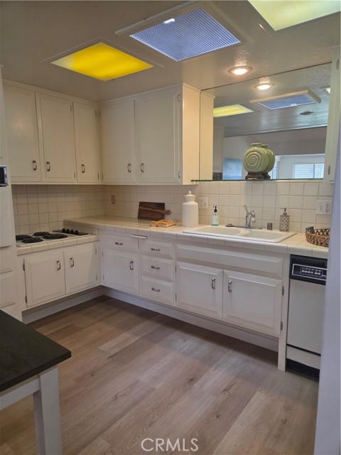 Detail Gallery Image 12 of 18 For 1660 Glenview Rd #78 J.,  Seal Beach,  CA 90740 - 2 Beds | 1 Baths