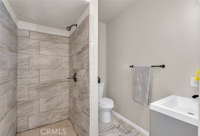 106 Pleasant Street, Modesto CA: https://media.crmls.org/medias/cc702a9a-7807-47a2-910d-3619ae0ffd84.jpg