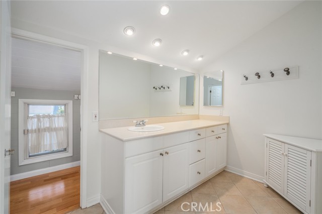 Detail Gallery Image 22 of 28 For 32106 Harborview Ln, Westlake Village,  CA 91361 - 3 Beds | 3 Baths