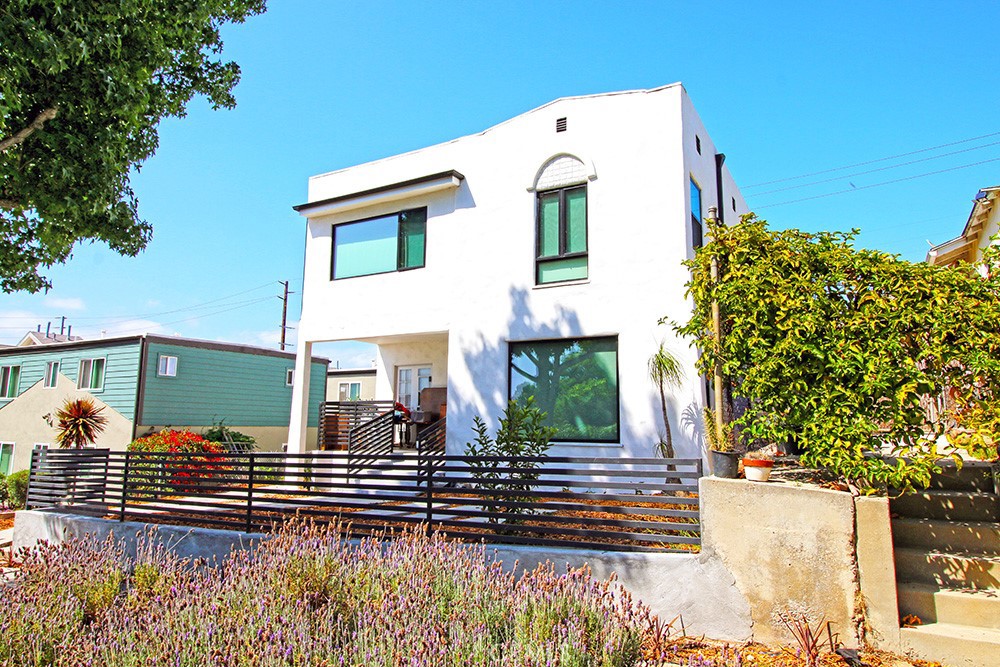SingleFamilyResidence at 1833 19th