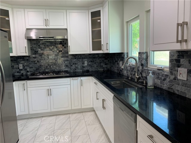 220 Laurel Avenue, Arcadia CA: https://media.crmls.org/medias/cc722482-0fac-49d7-bea3-a78190dfbce9.jpg