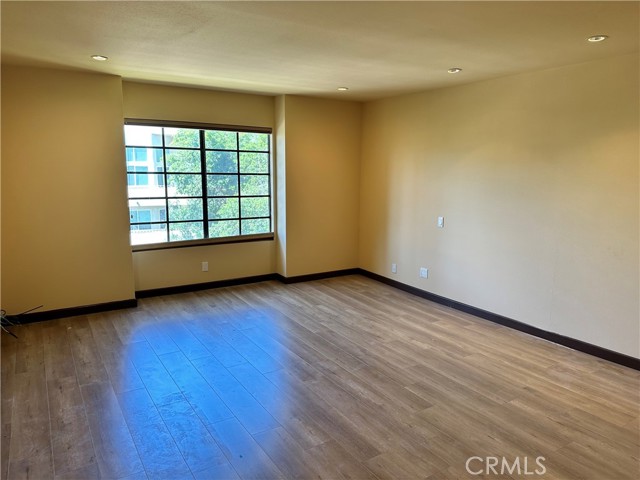 14560 Benefit Street # 301, Sherman Oaks, California 91403, 2 Bedrooms Bedrooms, ,2 BathroomsBathrooms,Residential Lease,For Rent,14560 Benefit Street # 301,CRSR24235156