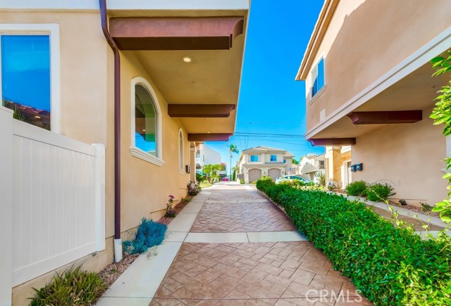 Detail Gallery Image 9 of 71 For 1902 Marshallfield Ln a,  Redondo Beach,  CA 90278 - 4 Beds | 3/1 Baths