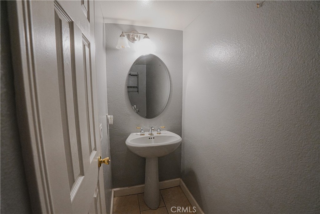 https://media.crmls.org/medias/cc73c373-66bd-4d65-a602-b651094f3bbb.jpg?preset=X-Large