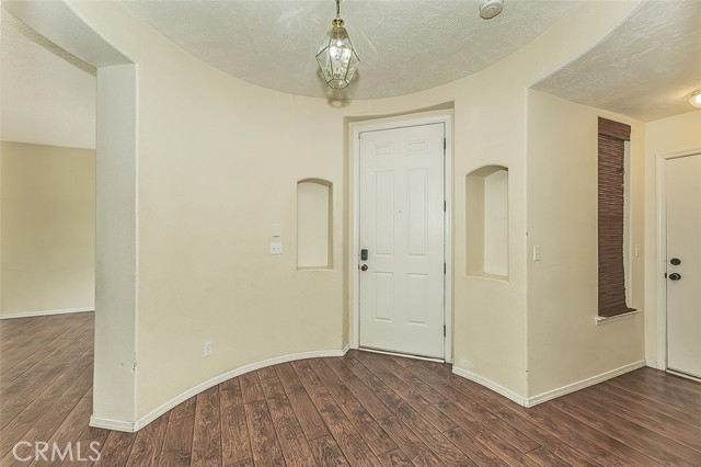 Detail Gallery Image 4 of 75 For 1377 Fenmore, Sanger,  CA 93657 - 4 Beds | 3 Baths