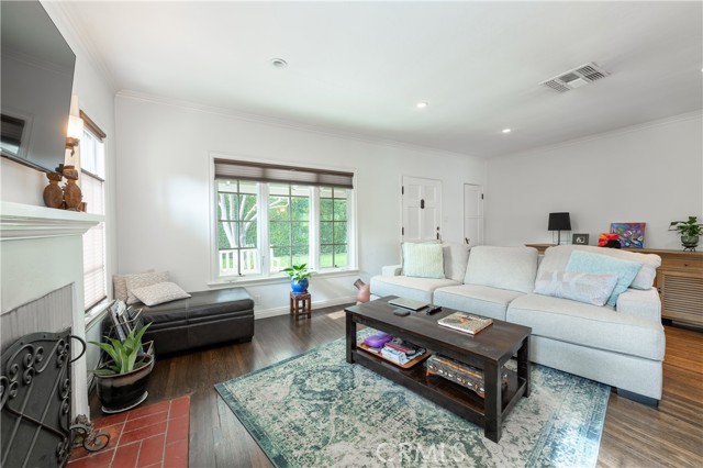 Detail Gallery Image 7 of 27 For 4182 Greenbush, Sherman Oaks,  CA 91423 - 3 Beds | 2 Baths