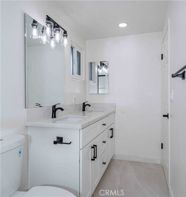 Detail Gallery Image 17 of 33 For 21142 Miramar Ln, Huntington Beach,  CA 92646 - 3 Beds | 2 Baths