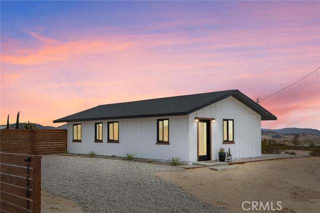 Detail Gallery Image 1 of 37 For 1561 Shoshone Valley Rd, Twentynine Palms,  CA 92277 - 2 Beds | 1 Baths