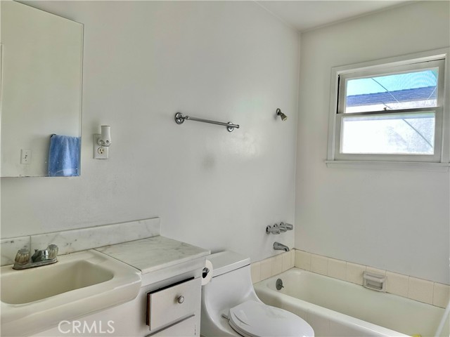 22918 Date Avenue, Torrance CA: https://media.crmls.org/medias/cc78044f-3df9-45d9-ab2f-33de9c3513c0.jpg