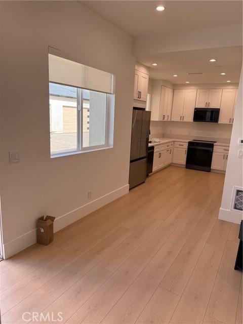 Detail Gallery Image 9 of 28 For 8546 Vanalden, Northridge,  CA 91324 - 2 Beds | 1 Baths