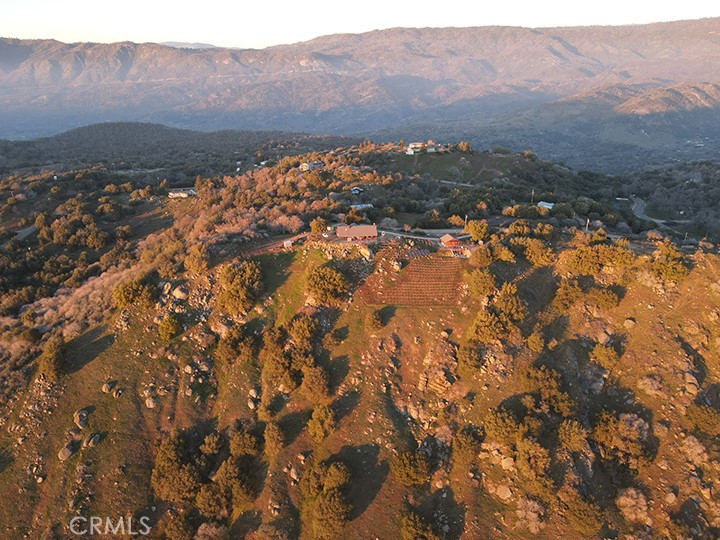 https://media.crmls.org/medias/cc790505-2088-43a5-b363-327092cb09ce.jpg?preset=X-Large
