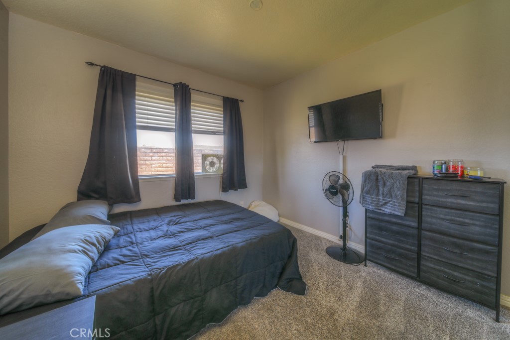 https://media.crmls.org/medias/cc79c20b-a2ce-4f26-bed3-1b71e6ccbed0.jpg?preset=X-Large