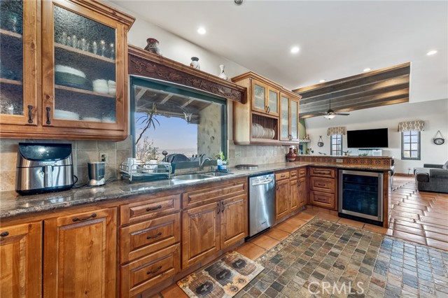 9075 Mesa Vista Street, Apple Valley CA: https://media.crmls.org/medias/cc7a64e0-b815-4e31-b15e-16047cbd71b0.jpg