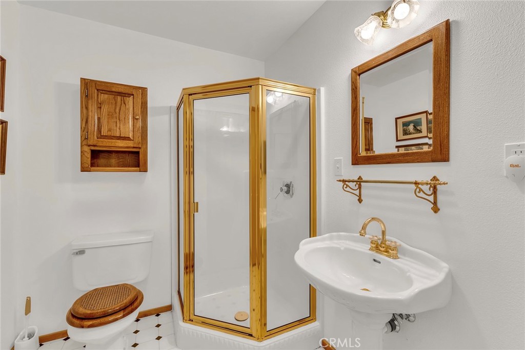 https://media.crmls.org/medias/cc7a65aa-824c-4b4e-a2c1-f715978996f4.jpg?preset=X-Large
