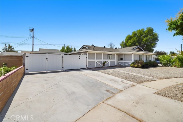 20854 runnymede st, Winnetka CA: https://media.crmls.org/medias/cc7acfe4-e210-47b8-a51c-8ab9be289b25.jpg