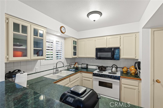 Detail Gallery Image 10 of 25 For 2954 Pennyroyal Dr, Chico,  CA 95942 - 4 Beds | 2 Baths