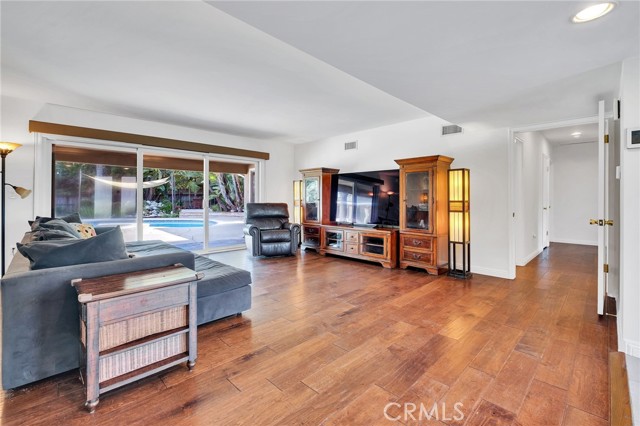 Image 33 of 61 For 4 Silverleaf