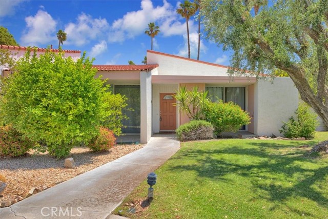 Detail Gallery Image 2 of 42 For 2510 N Whitewater Club Dr #C,  Palm Springs,  CA 92262 - 2 Beds | 2 Baths