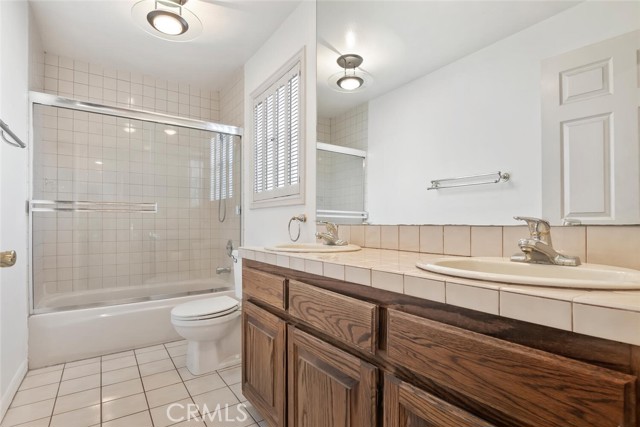 Detail Gallery Image 26 of 36 For 18850 Hatteras St #5,  Tarzana,  CA 91356 - 3 Beds | 2/1 Baths