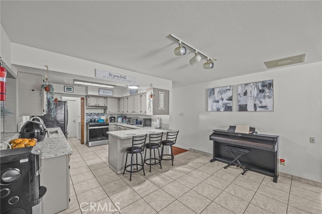 11857 11857 Mount Vernon, Grand Terrace CA: https://media.crmls.org/medias/cc7cda3a-bbba-4a33-bfb9-76add6f7aaff.jpg