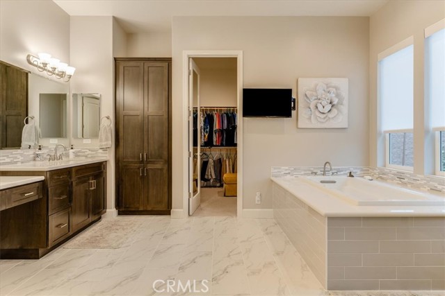 864 Trail View Place, Nipomo CA: https://media.crmls.org/medias/cc7d0c2b-6a39-4f65-9fd7-b8e72a1b4f3f.jpg