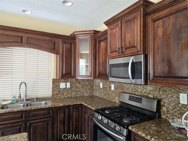 27513 Stanford Drive, Temecula CA: https://media.crmls.org/medias/cc7d4da2-e556-4f9f-81c0-640036a0cdb9.jpg