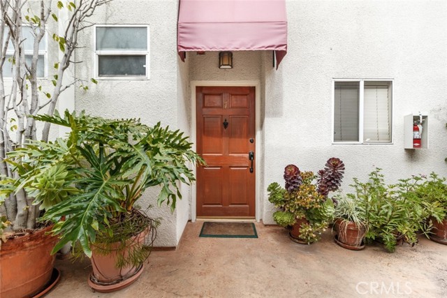 Detail Gallery Image 5 of 30 For 14631 Dickens St #7,  Sherman Oaks,  CA 91403 - 2 Beds | 2/1 Baths