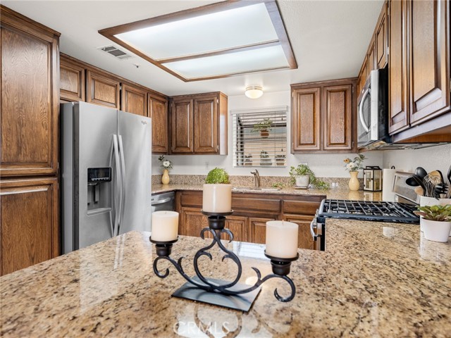 Detail Gallery Image 5 of 41 For 13313 Makai Ct #18,  Victorville,  CA 92395 - 2 Beds | 2 Baths