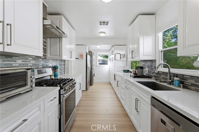 Detail Gallery Image 5 of 36 For 5244 Vanalden, Tarzana,  CA 91356 - 3 Beds | 2/1 Baths