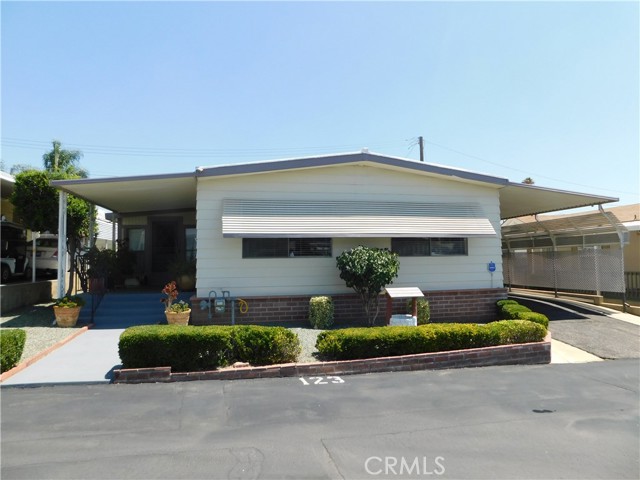 2200 W Wilson Street, Banning CA: https://media.crmls.org/medias/cc825fab-6964-4361-b58a-412a52a8a5f0.jpg