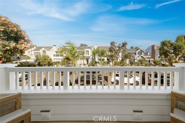 515 Narcissus Avenue, Corona del Mar CA: https://media.crmls.org/medias/cc8264bc-6f81-4ca8-bf96-a08e6a4650f7.jpg
