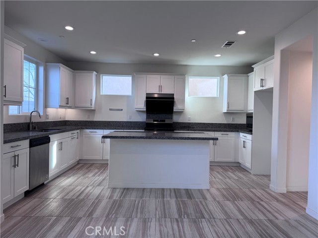Detail Gallery Image 2 of 14 For 13817 Farmhouse Ave, Chino,  CA 91710 - 4 Beds | 3 Baths