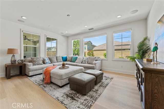 Detail Gallery Image 30 of 54 For 115 Mustard, Irvine,  CA 92618 - 4 Beds | 4/1 Baths