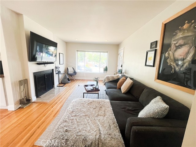 4574 Whaley Avenue, Long Beach CA: https://media.crmls.org/medias/cc84ae3f-7a90-4af5-aacc-ee8ba5b17c89.jpg