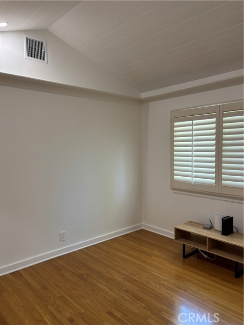1631 Leycross Drive, La Canada Flintridge CA: https://media.crmls.org/medias/cc84f380-2f0a-48e4-8b2b-fa18566325bf.jpg