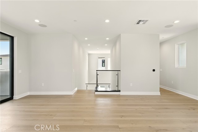 208 Stage, Irvine CA: https://media.crmls.org/medias/cc85127b-146e-4d4e-a688-5189eb5250b3.jpg