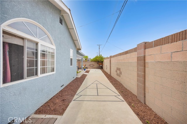 8381 E Hendrie Street, Long Beach CA: https://media.crmls.org/medias/cc85a92f-63c3-4c29-9833-381ab486653d.jpg