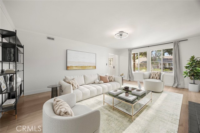 Detail Gallery Image 4 of 34 For 13662 Loretta Dr, Tustin,  CA 92780 - 5 Beds | 3 Baths