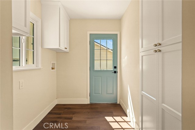 433 N Osage Avenue, Inglewood CA: https://media.crmls.org/medias/cc861aeb-0706-459b-83ca-285b6f76e9ea.jpg