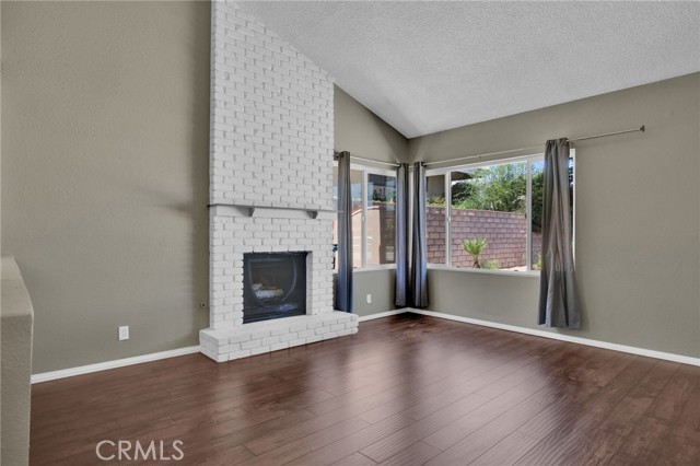 17965 Fremontia Lane, Victorville CA: https://media.crmls.org/medias/cc86ae19-fa81-478b-94b9-312549c90404.jpg