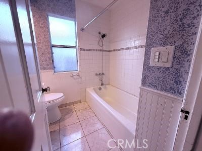 Detail Gallery Image 8 of 8 For 2010 Golden Ave, Long Beach,  CA 90806 - 2 Beds | 2 Baths