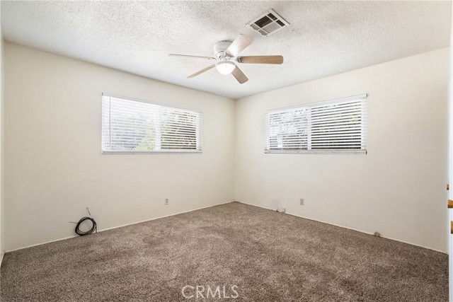 Detail Gallery Image 16 of 38 For 10004 Oakwood Ave, Hesperia,  CA 92345 - 2 Beds | 2 Baths