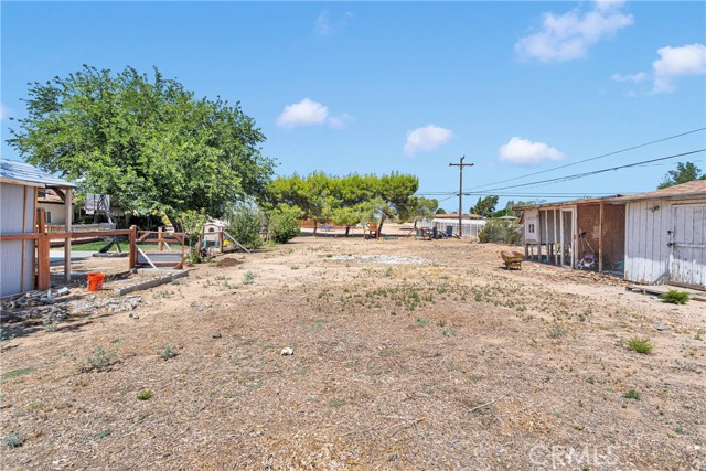 19545 Seneca Road, Apple Valley CA: https://media.crmls.org/medias/cc87ce13-8c5d-4950-a303-90bab695ac19.jpg