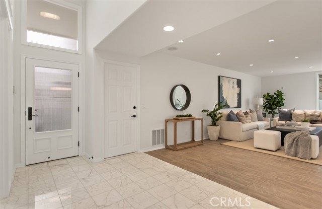 16201 Santa Barbara Lane, Huntington Beach CA: https://media.crmls.org/medias/cc88a65c-48d3-4091-ba22-49fadd10007c.jpg
