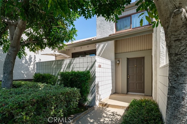 582 W Huntington Drive, Arcadia CA: https://media.crmls.org/medias/cc894751-6918-4fba-830f-253b890ffb64.jpg