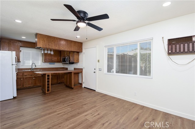 Detail Gallery Image 4 of 16 For 911 W 10th, Corona,  CA 92882 - 3 Beds | 1 Baths