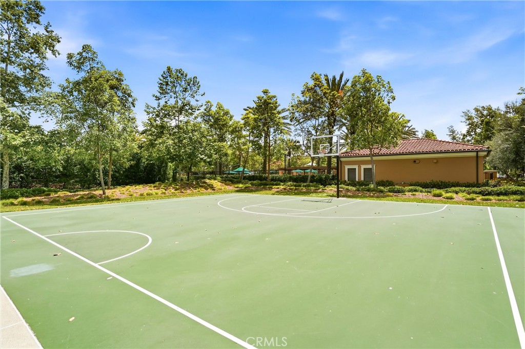 https://media.crmls.org/medias/cc8a277b-0ae7-4b07-a6e1-58e7721043a1.jpg?preset=X-Large