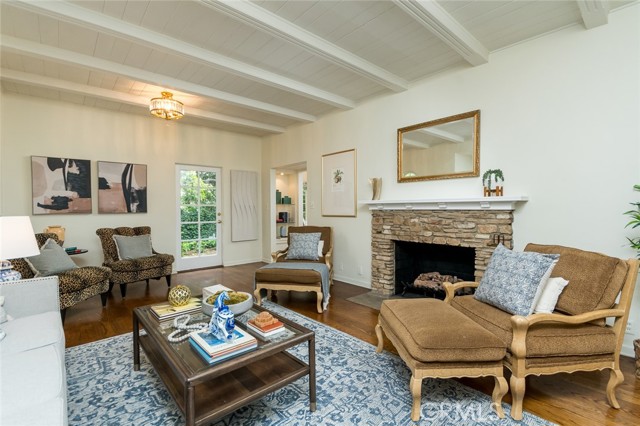 Detail Gallery Image 5 of 34 For 3554 Yorkshire Rd, Pasadena,  CA 91107 - 2 Beds | 2 Baths